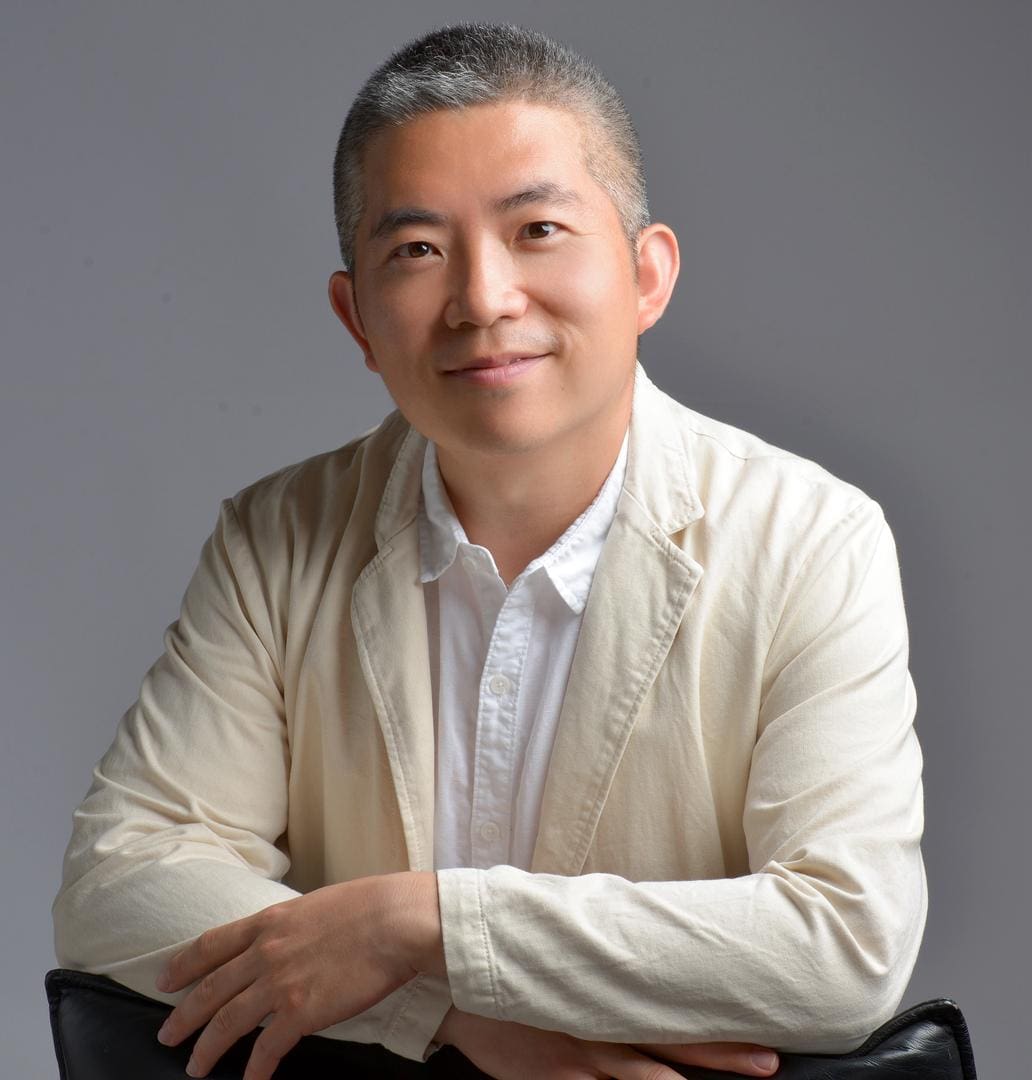 Yi Zeng